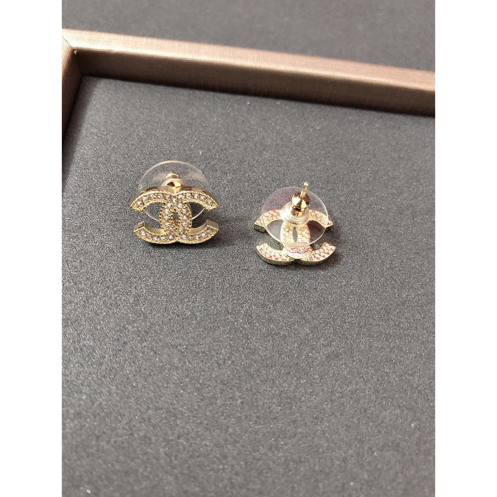 New  Mini Earrings full of diamond studs are elegant and elegant fashion jewelry