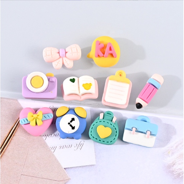 Charm dụng cụ học tập, bảng điểm học sinh cho các bạn trang trí kẹp tóc, dán Jibbitz, vỏ điện thoại, DIY