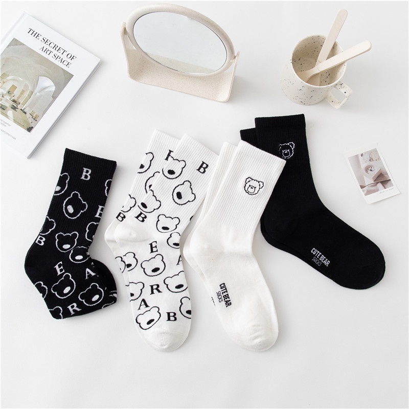 Vớ tất cổ cao trắng đen thêu icon mặt gấu chữ B