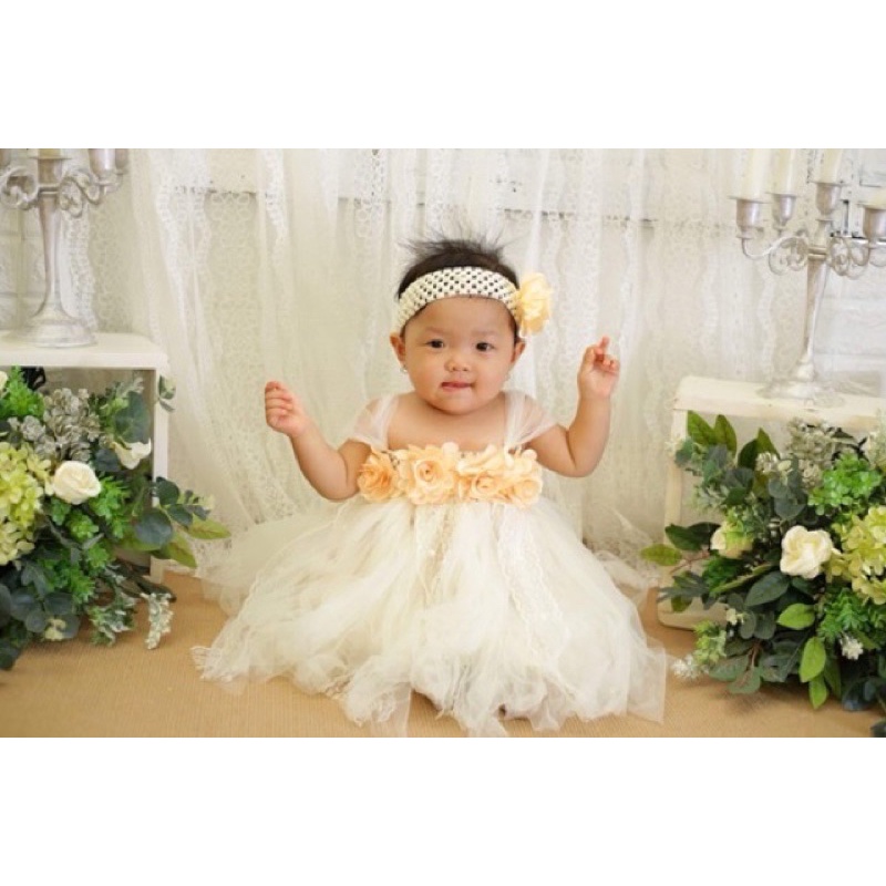 Váy công chúa kem