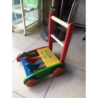 Xe con gà tập thăng bằng