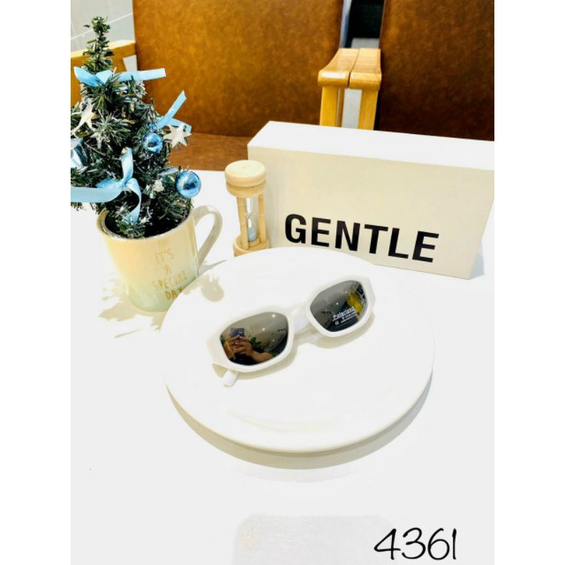 mắt kính thời trang nữ kiểu dáng sang trọng và trong poleroi Phan cực