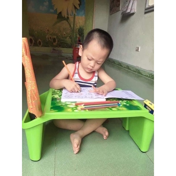 Bàn học nhựa Việt Nhật cho bé có ống cắm bút và đựng sách vở