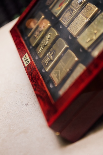 Khay gỗ trưng bày zippo - mặt kính - đựng 18 zippo