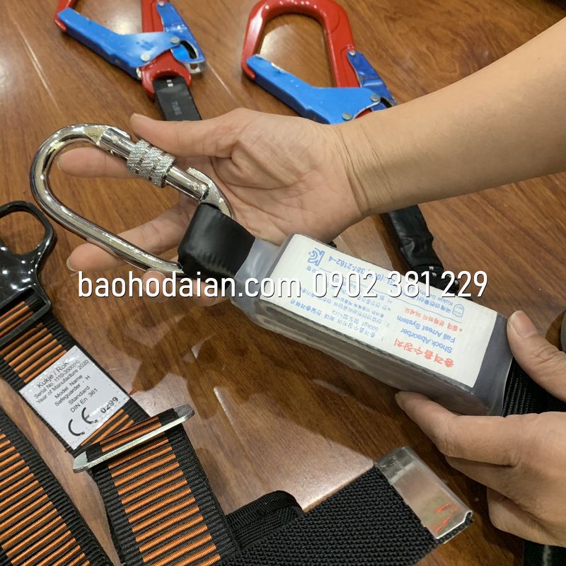 Dây an toàn bán thân Hàn Quốc kiểu Kujie 2 móc nhôm dây đàn hồi