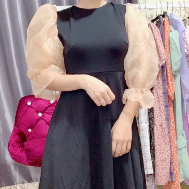 Đầm đen tay phồng 79k