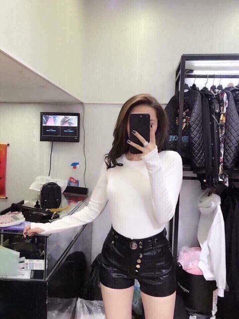 Áo thun xỏ ngón hot hit