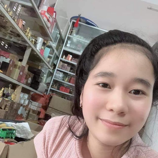 Thùy nước hoa đubai