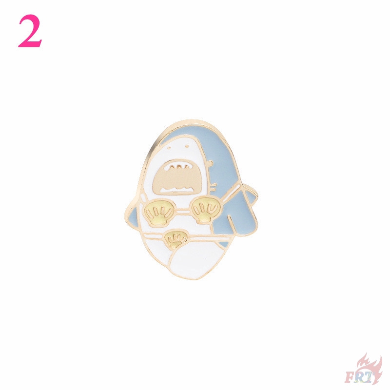 Cài áo bằng kim loại hình cá heo