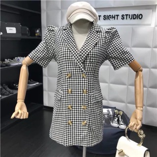 Váy véc kẻ cổ đức
