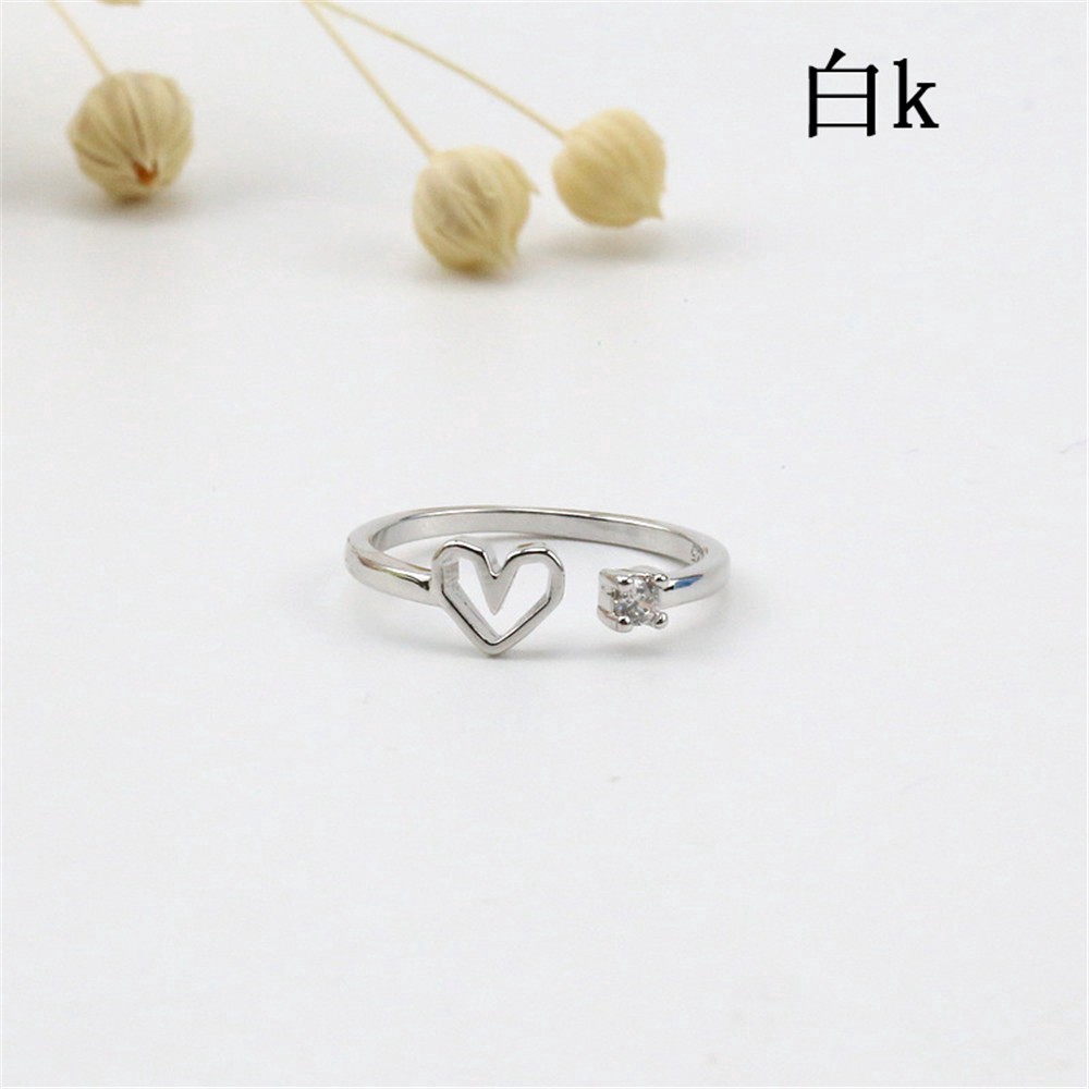 Nhẫn nữ hình trái tim thiết kế tinh tế và ấn tượng