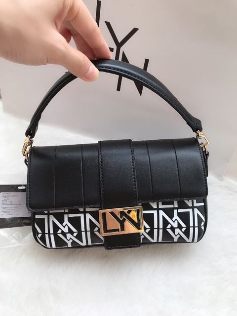 𝐓𝐮́𝐢 𝐋𝐲𝐧 tay cầm