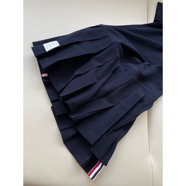 Đầm xoè ngắn tay cổ polo chân vây xếp ly thương hiệu Thom Browne cao cấp