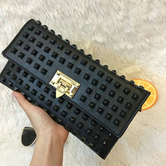 Clutch cầm tay Valentino