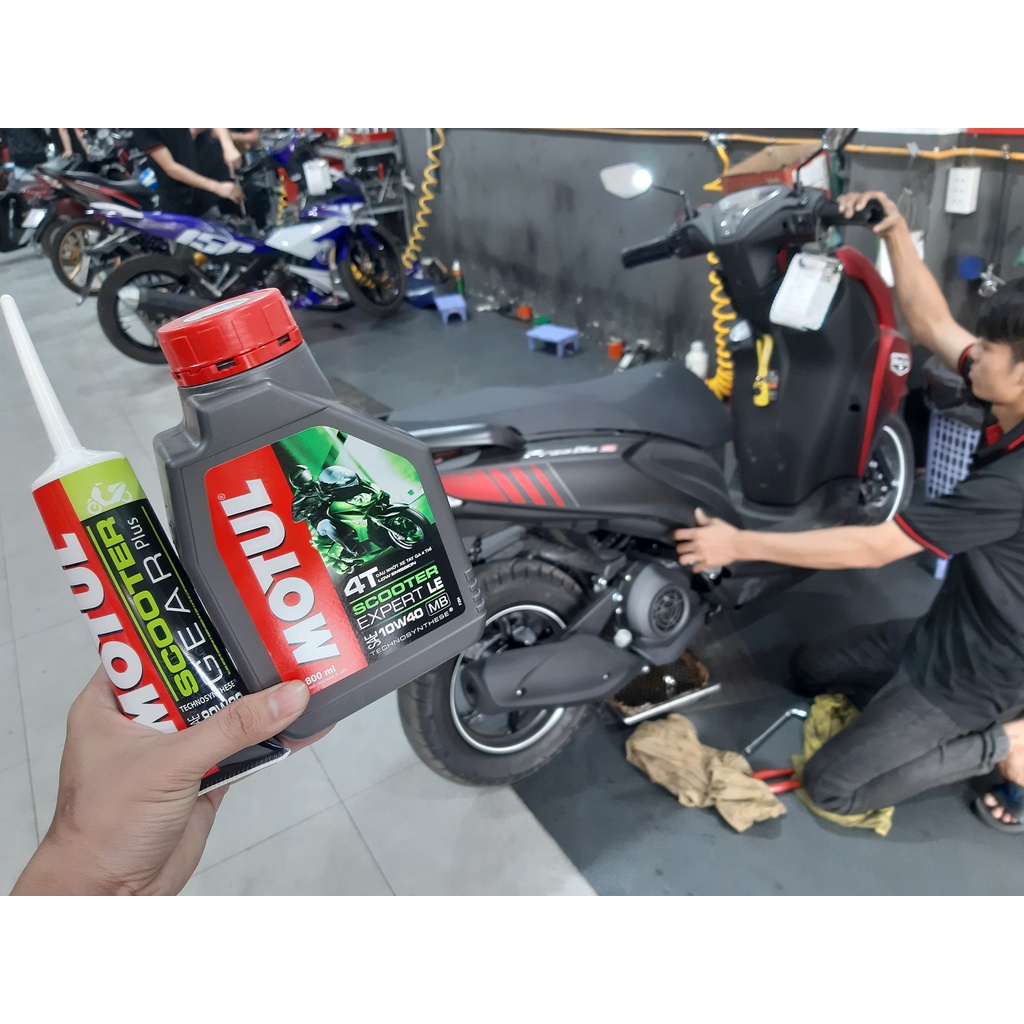 Nhớt Motul Scooter Expert LE 10W40 0.8L hoặc 1L (910004) (910001)