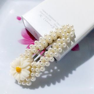 Kẹp tóc đính hạt đính hoa cúc Hàn Quốc