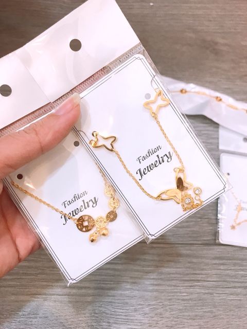 Lắc chân titan bướm - không đen - không phai màu TT556 | BigBuy360 - bigbuy360.vn