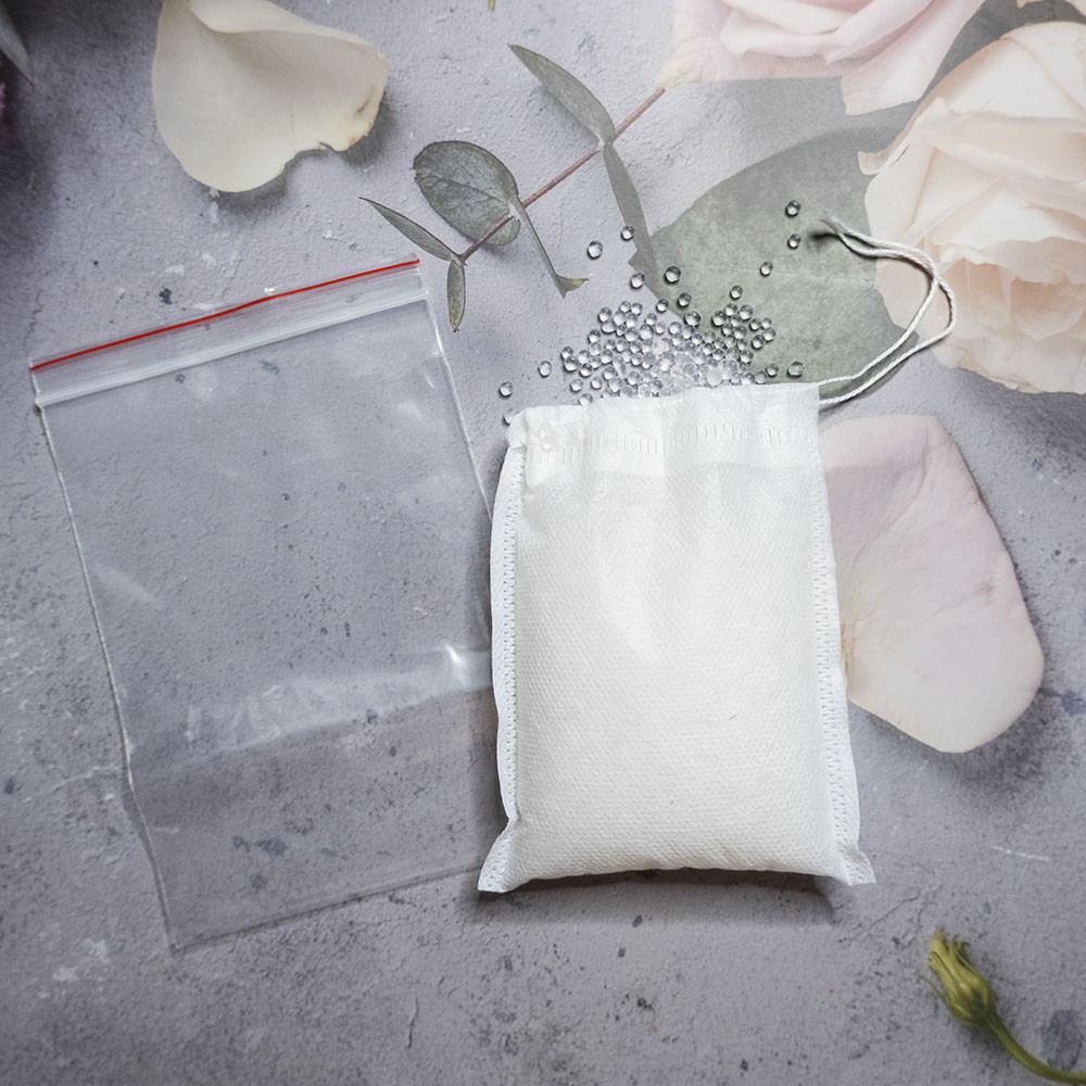 Gói 200g hạt hút ẩm silica gel có hai màu xanh và trắng + tặng kèm túi đựng