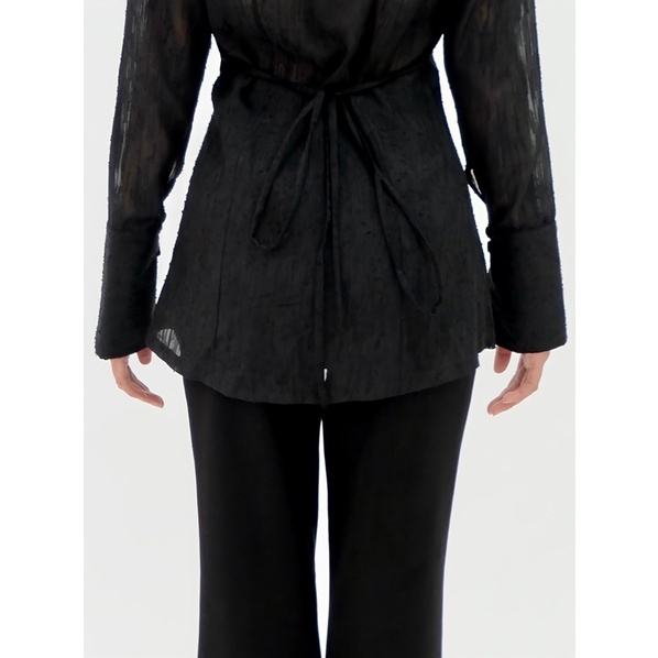 DELADE | Áo sơ mi tay dài vạt xoè, hoạ tiết thêu nổi xuyên thấu Ciara Shirt