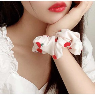 Đồ cột tóc Scrunchies hình dâu tây siêu dễ thương