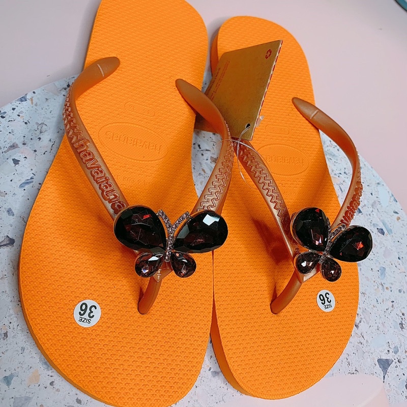 D Havaianas kèm bướm nhỏ