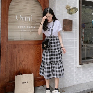 Set áo phông kèm chân váy kẻ dành cho nữ