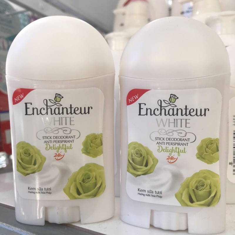 Sáp khử mùi trắng da Enchanteur Delightful 40g.
