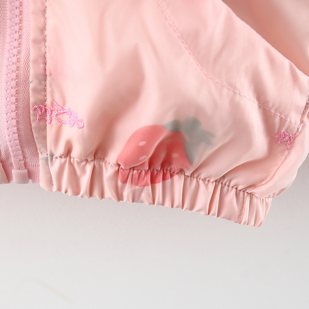 Áo khoác gió bé gái họa tiết dâu tây siêu xinh size 7-15kg