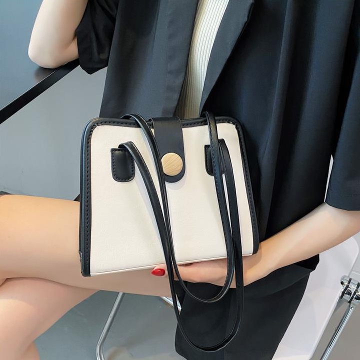 Túi đeo chéo vai thời trang sành điệu cho nữ