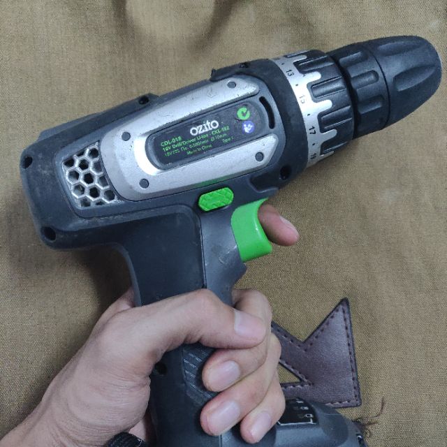 Máy khoan Ozito CDL 018