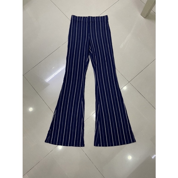 Quần loe thun f21 dư xịn -