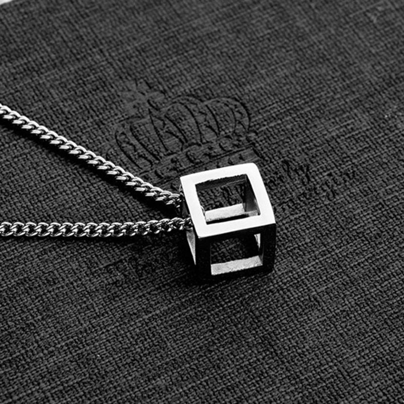 Vòng cổ mặt hình khối rubik màu đen đơn giản