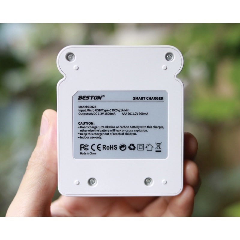 Bộ sạc nhanh, tự ngắt C9023, hỗ trợ khe micro USB và Type-C và các loại pin sạc AA/AAA hãng Beston