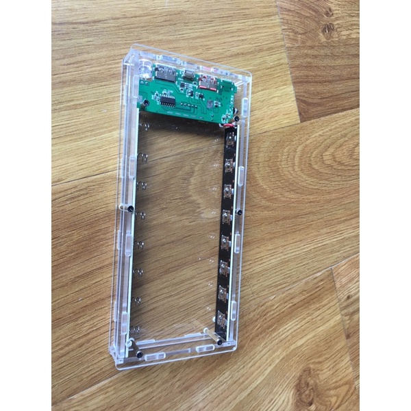 Box mica sạc dự phòng lò xo 8 cell qc3.0