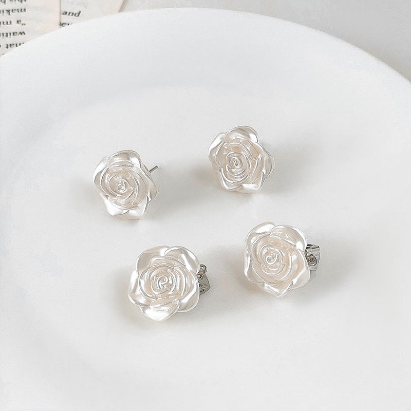 Khuyên Tai Dạng Kẹp Hình Hoa Hồng Trắng Đính Ngọc Trai Cao Cấp Cổ Điển Thanh Lịch Cho Nữ
