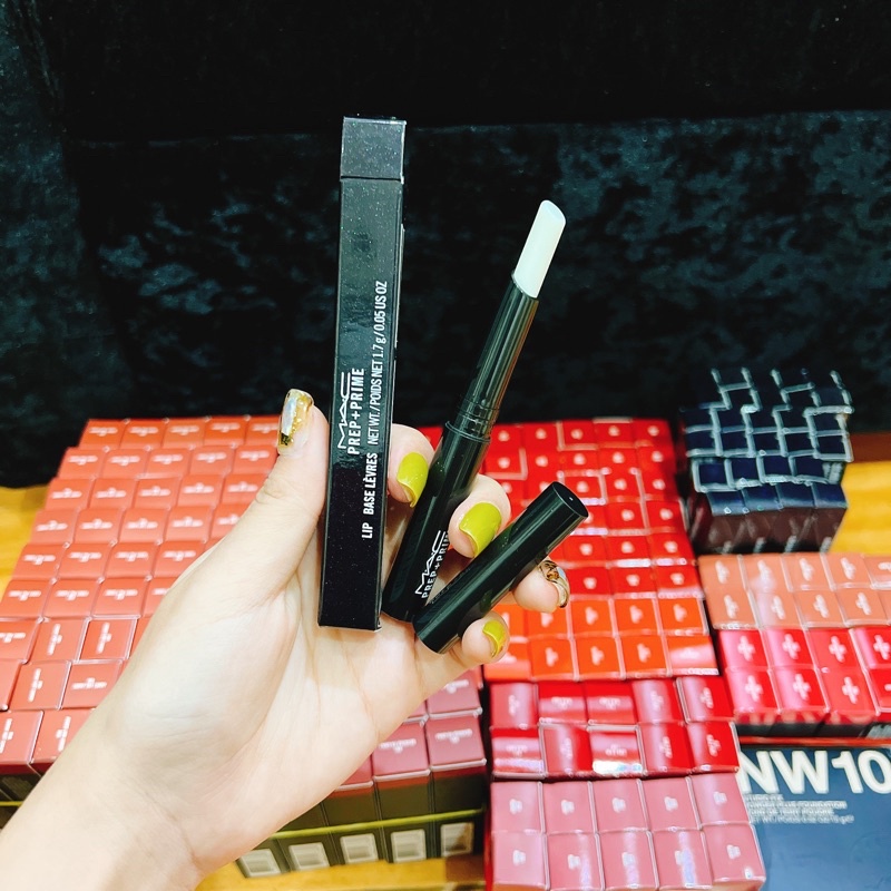 Son lót dưỡng môi MAC Prep + Prime Lip Base.