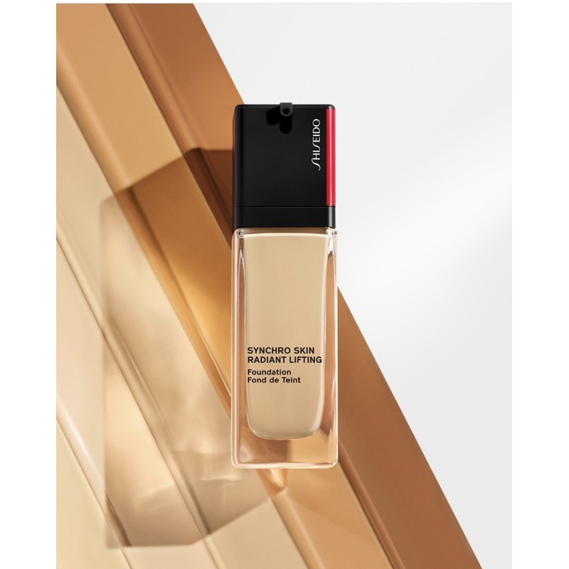 Kem nền trang điểm SHISEIDO Synchro Skin Radiant Lifting Foundation .