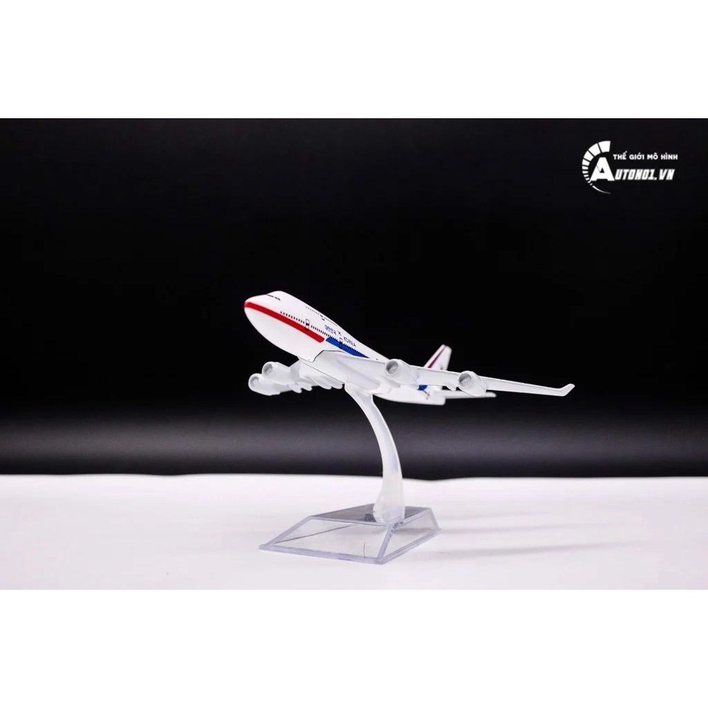 MÔ HÌNH MÁY BAY THƯƠNG MẠI 16CM EVERFLY 8000