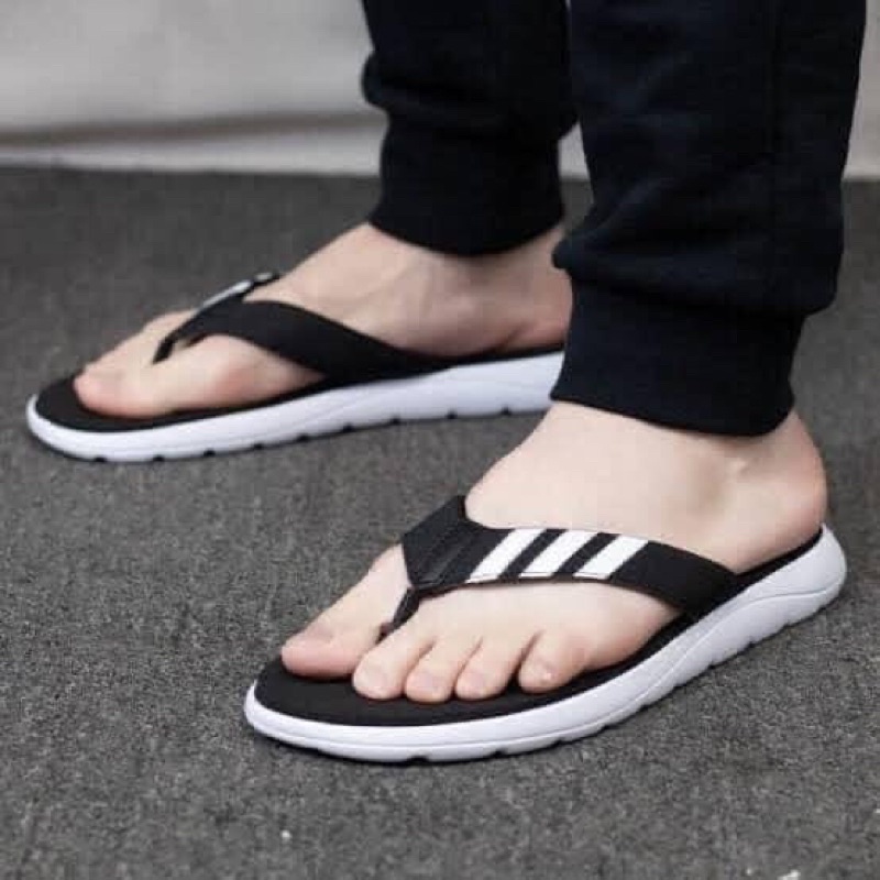 Dép xỏ ngón adiddas