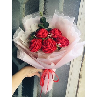 Bó hoa hồng giấy nhún ý màu đỏ