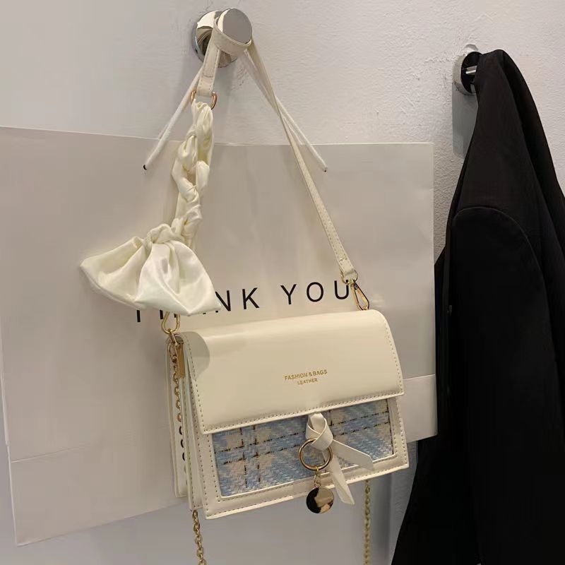 Túi xách nữ dây chuyền mùa hè phổ biến của năm nay