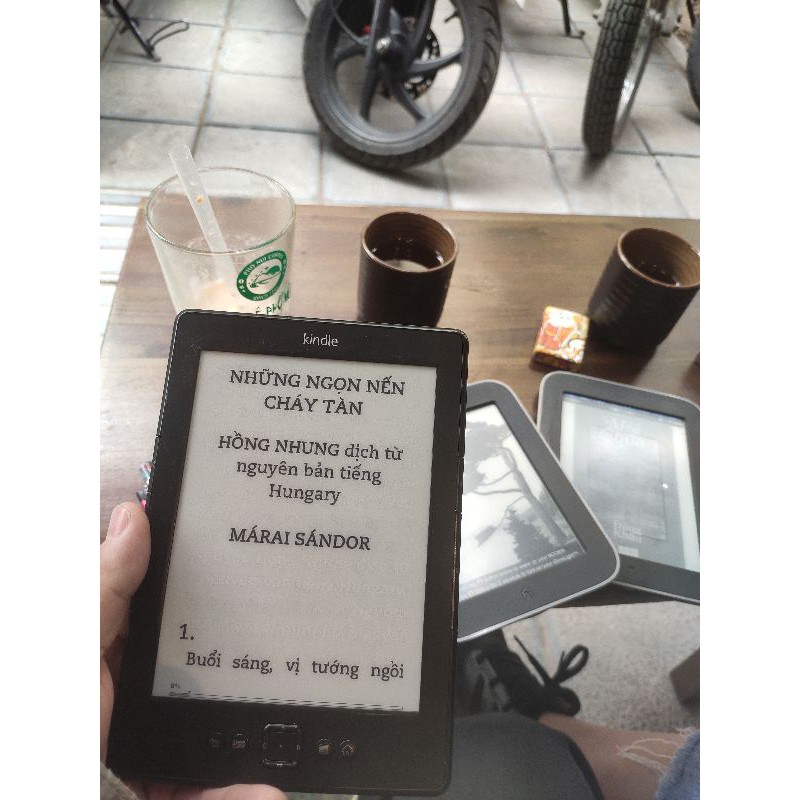 Máy đọc sách Amazon Kindle Basic 5th và máy đọc sách Nook Glowlight android | BigBuy360 - bigbuy360.vn