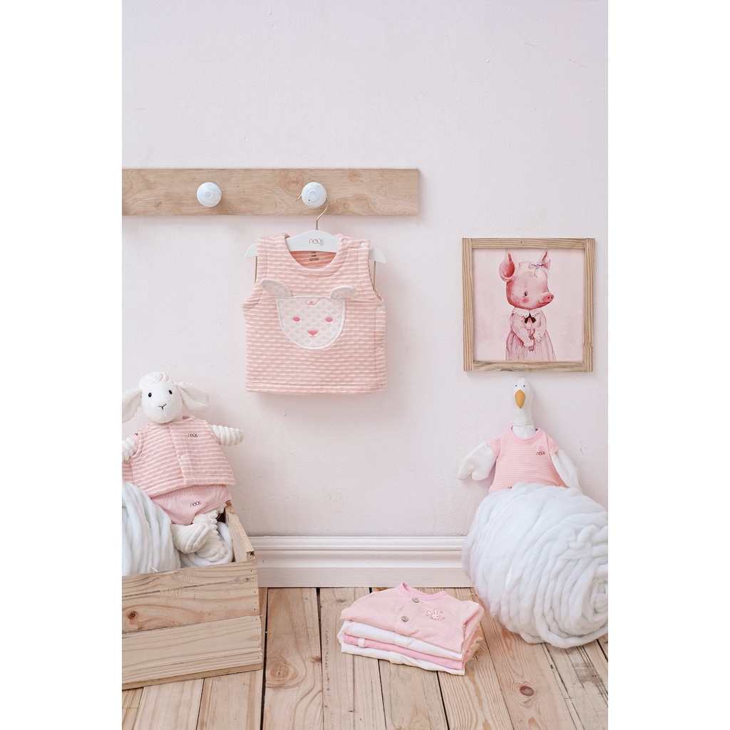 Áo Nous gilet hồng hình cừu