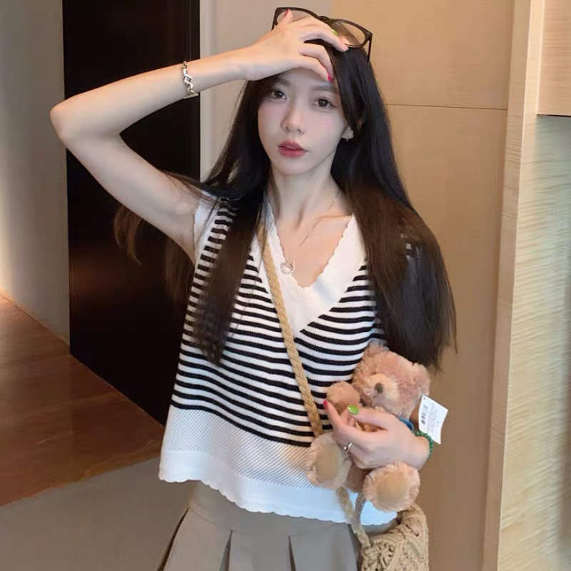 Áo ba lỗ cổ V Forgirl sọc ngang phối viền cá tính