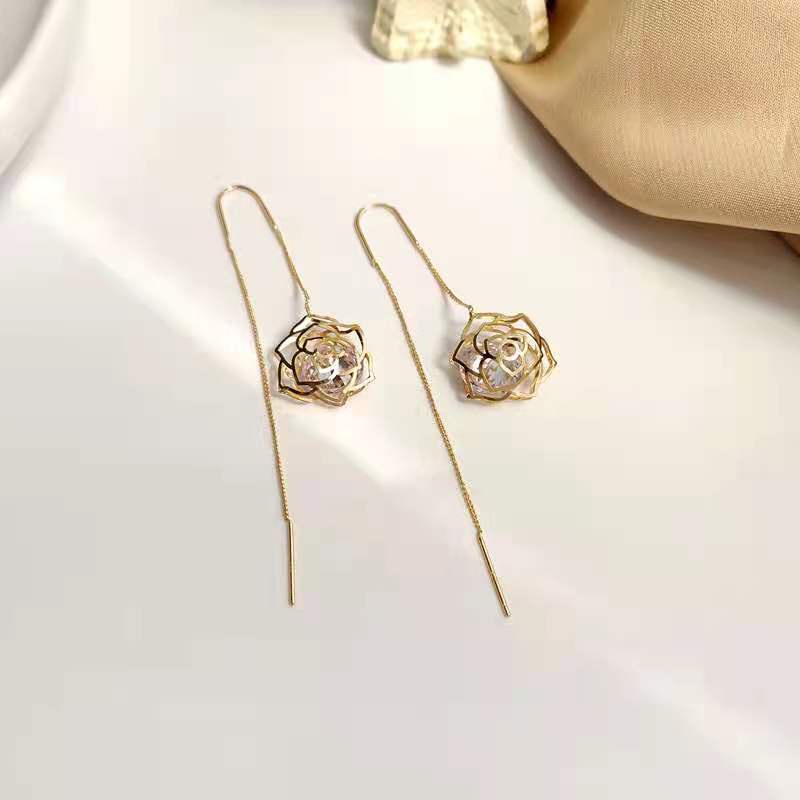 Khuyên Tai Dáng Dài Hình Hoa Hồng Rỗng Mới Đơn Giản Sang Trọng