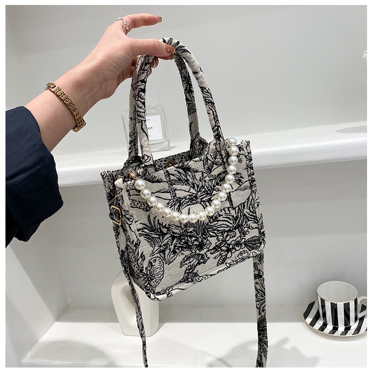 Túi xách đeo chéo Jasmin Noir dáng vuông họa tiết hoa phối dây xỏ ngọc trai giả phong cách retro nữ tính