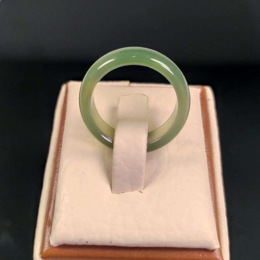 Nhẫn Đá Ngọc Bích Xanh Sang Trọng