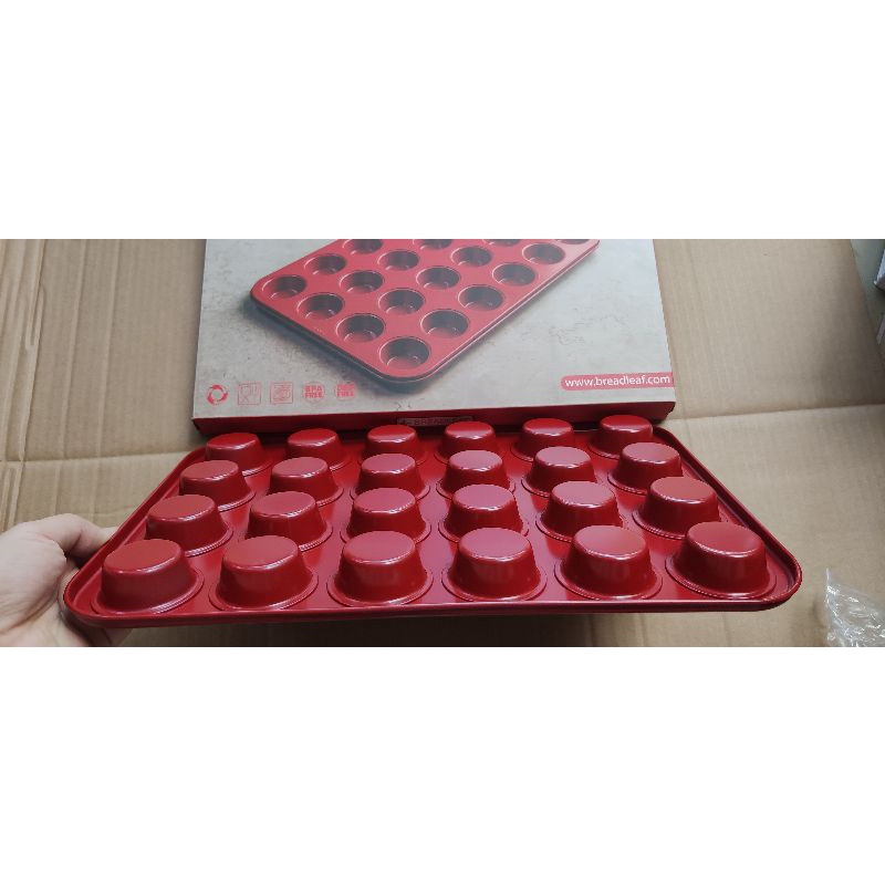Khay Đỏ Cupcake 24 Ô Breadleaf 37.8 x 25.8cm