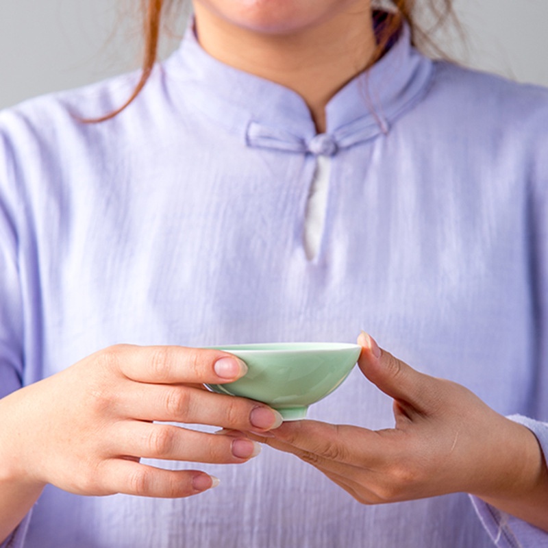 Chén Sứ Cảnh Đức Họa Tiết Sen Cá Độc Đáo