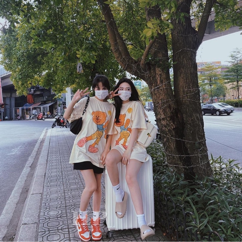 Sét áo vẽ gấu cam + quần đùi trơn đen TH6